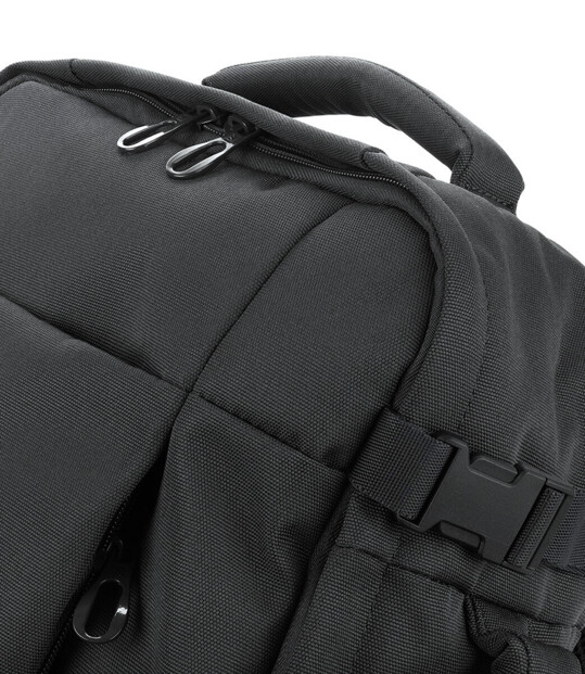 Zoom sur la fermeture à glissière compatible cadenas