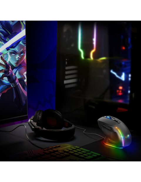 Setup gamign avec PC, écran, station de chargement pour souris et souris gamer sans fil Elite M50 Dark Spirit of Gamer