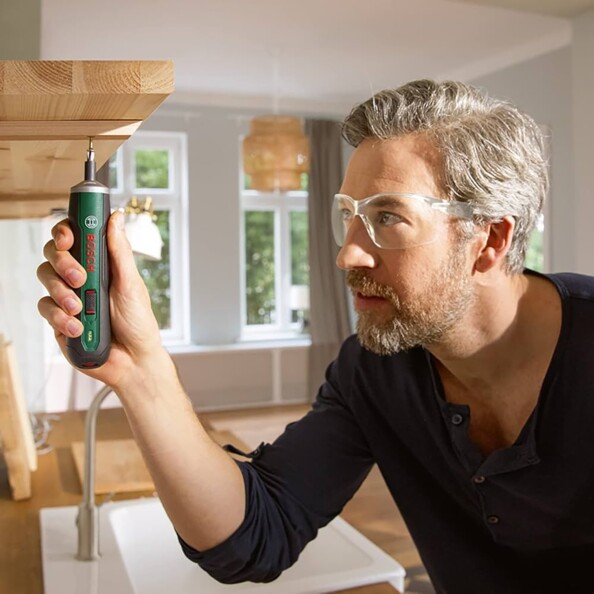 Visseuse Bosch PushDrive 3,6 V Push and Go avec 32 embouts et chargeur USB