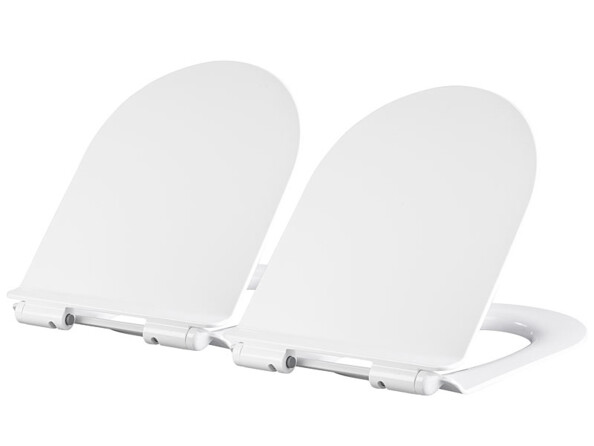 Deux sièges de WC universels en forme de "D" avec frein de chute.