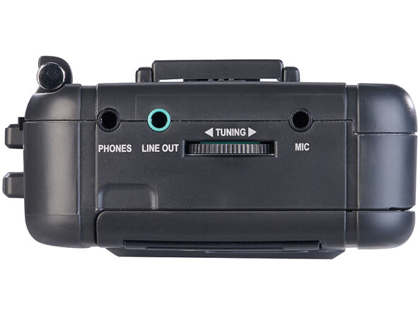 Vue du dessus du baladeur K7 avec trois prises jack et molette de réglage de la fréquence radio