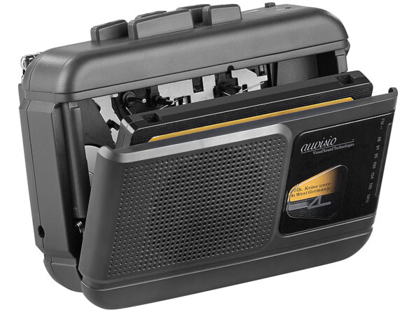 Baladeur lecteur K7 ouvert avec cassette insérée