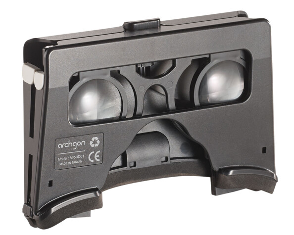 Femme avec casque VR pour tous smartphones toutes marques