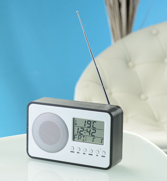 radio reveil auvisio avec affichage digital et date et temperature