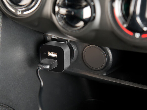 Transmetteur FM avec bluetooth et récepteur DAB/DAB+ "FMX-640.dab"