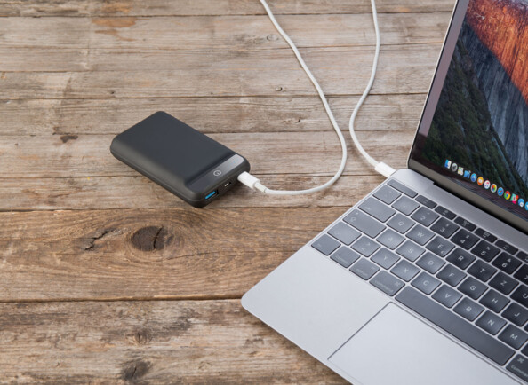 Batterie d'appoint avec Quick Charge 3.0 & USB-C 10000 mAh / jusqu'à 3 A / 18 W