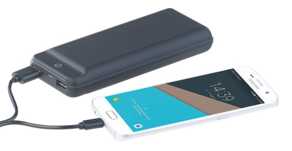 batterie 20.000 mah double USB format ultra compact avec charge rapide revolt