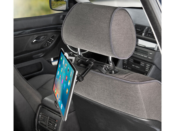 vue du support fixé sur un appui tête dans une voiture