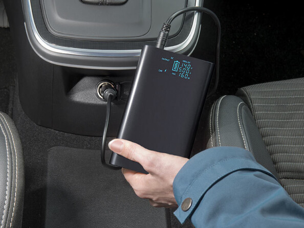 Batterie PB-648.dc branchée sur la prise allume cigare