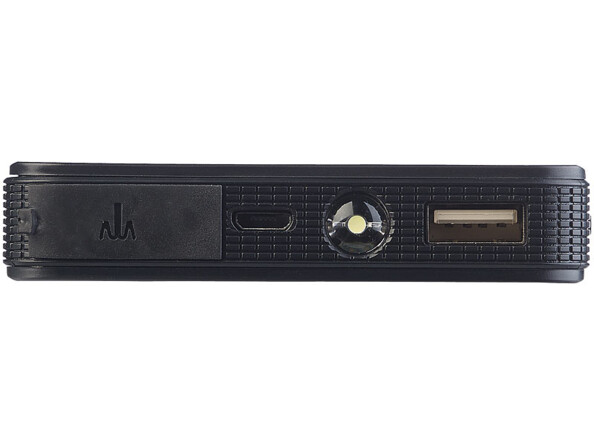 Vue sur le port USBc, le port USB et la lamp LED