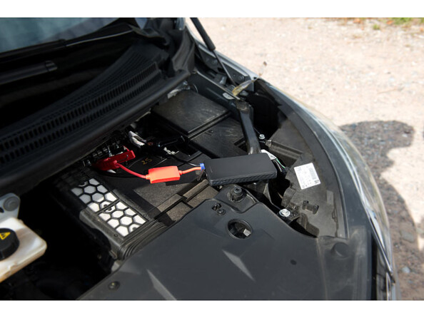 Mise en place de la batterrie PB-80.kfz pour démmrrer un moteur