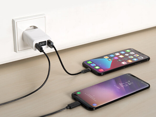 Chargeur secteur USB-A et USB-C 30 W avec indicateur sur écran LED - Blanc