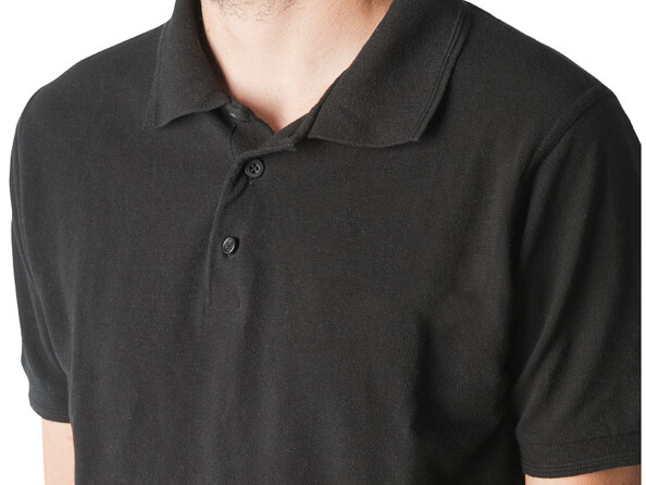 Mini caméra 4K télécommandée avec capteur de mouvement vus sur une chemise avec bouton factice