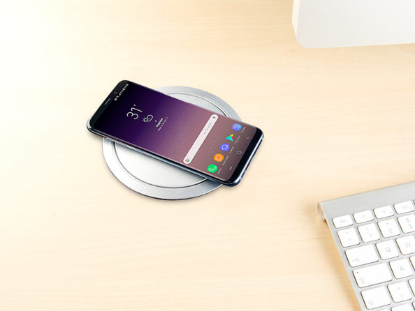 Multiprise de bureau encastrable et compatible Qi avec 3 prises 230 V