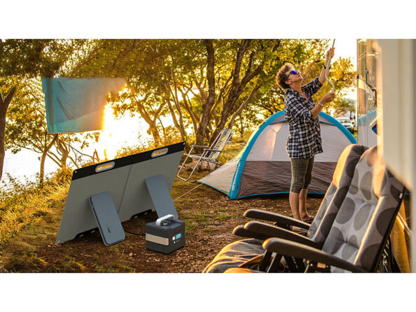 Panneau solaire pliable 100W avec cellules solaires monocristallines SPL-210 mise en situation en camping