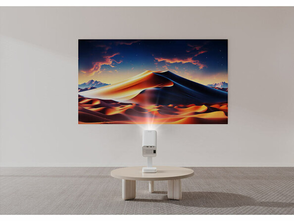 Projection d’image grand format au plafond dans un salon avec mini vidéoprojecteur SceneLights Technologies