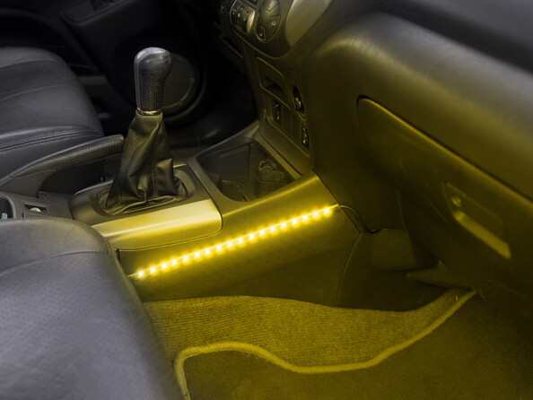 4 bandes LED RVB connectées pour habitacle de voiture