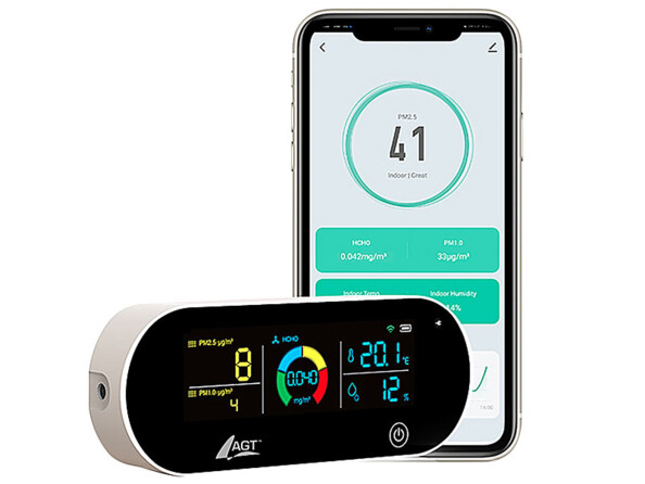 Appareil de mesure de la qualité de l'air connecté mise en situation avec un smartphone