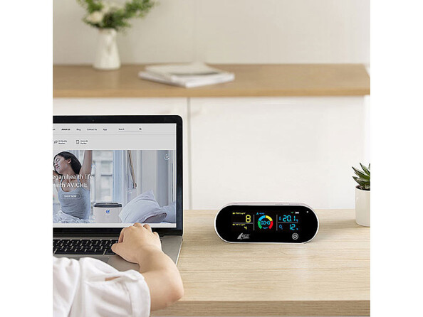 Appareil de mesure de la qualité de l'air connecté sur un pc portable
