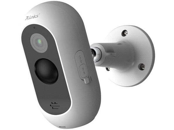 Caméra de surveillance d'extérieur IP IPC-675 avec support mural à visser coloris blanc et bouton reset et prise DC 5V protégés par un cache de protection sur le coté gauche de la caméra ovale