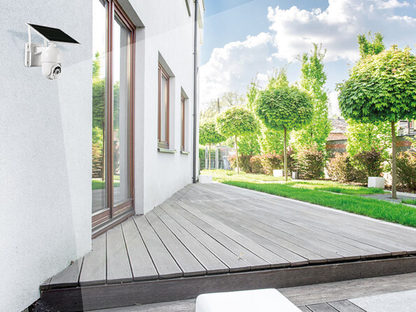 Caméra de surveillance IP solaire Full HD modèle IPC-700.slr par 7Links mise en situation