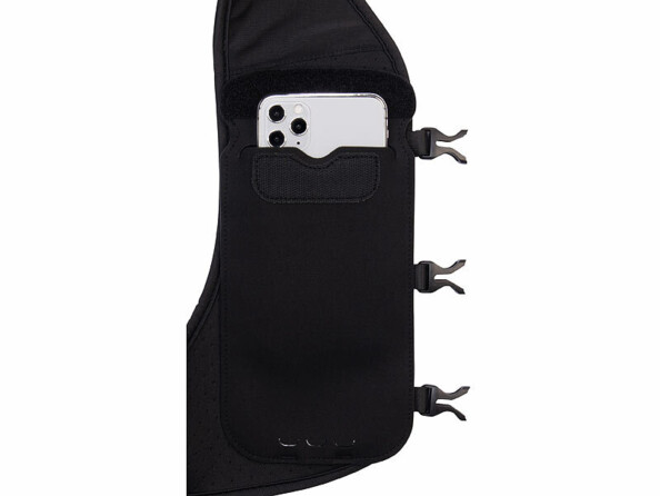 vu zoomée sur poche ventrale gilet de running