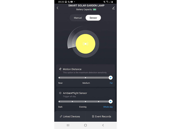 Lampe solaire d'extérieur connectée avec LED RVB CCT et détecteur de mouvement (Reconditionné)