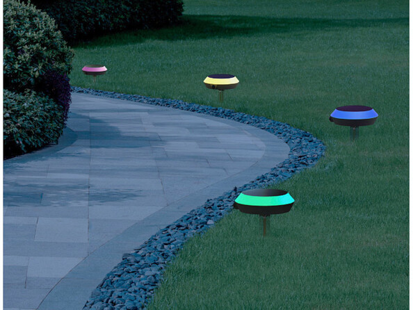 Lampe solaire d'extérieur connectée avec LED RVB CCT et détecteur de mouvement (Reconditionné)