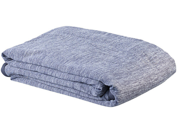 Couverture en microfibres 150 x 200 cm avec face chauffante et face rafraîchissante.