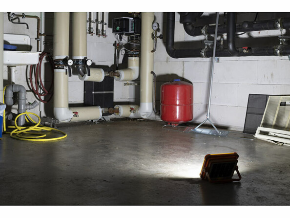 lampe de chantier rechargeable solaire