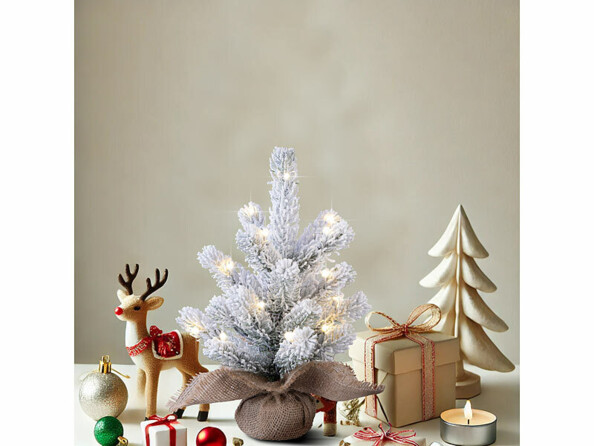 Sapin de Noël artificiel enneigé à LED - 26 cm