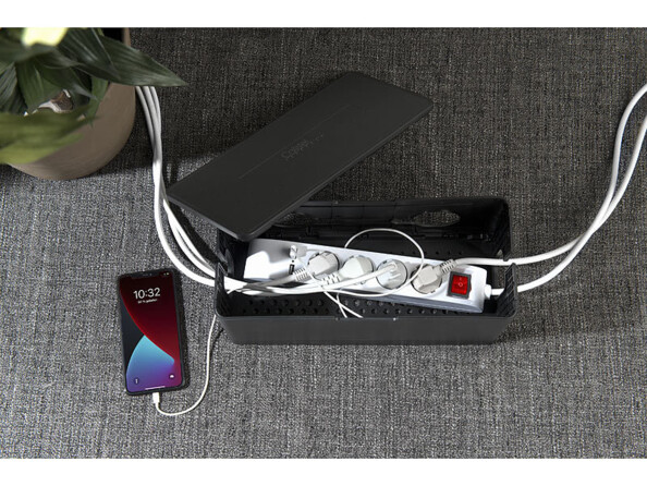 Boîte de rangement pliable pour multiprise coloris noir mise en situation vus de dessus couvercle ouvert