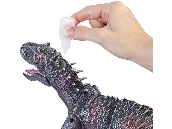 Vue sur le remplissage d'l'eau distillée ou déminéralisée