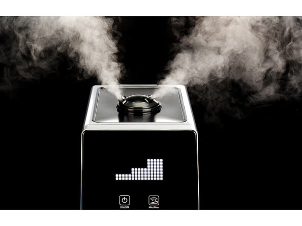 quelques gouttes d'huile essentielle dans le compartiment spécialement prévu. Elles seront diffusées de manière homogène pour une pièce agréablement parfumée par l'humidificateur