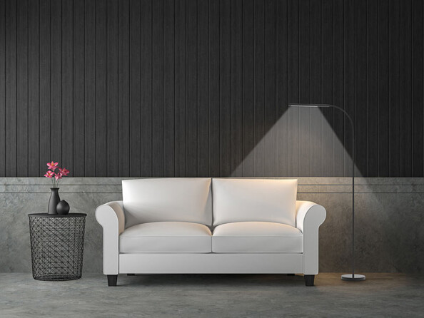 Lampe sur pied LED CCT connectée avec luminosité variable coloris noir mise en situation dans un salon