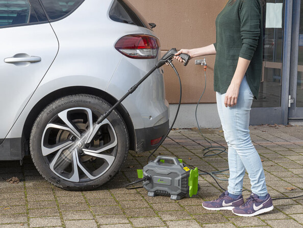 Nettoyeur haute pression 1600 W / 110 bar avec multi-lance