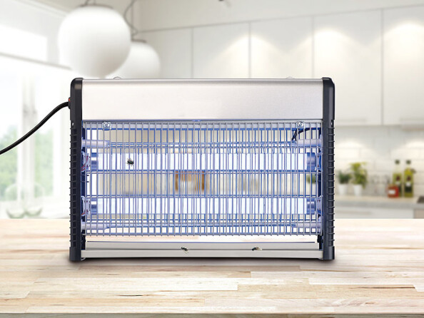 piège à insecte en fonctionnement sur une table