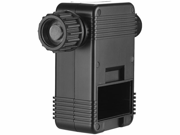 Vue du dessus du sélecteur d'arrosage avec raccord fileté noir pour fixation à un robinet standard et 2 sélecteurs de débit d'eau orange visibles sur le côté du boîtier rectangulaire gris de l'appareil