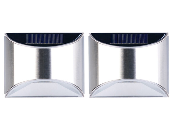 Les appliques solaires à LED s'allument automatiquement dès la tombée de la nuit grâce au capteur de luminosité intégré