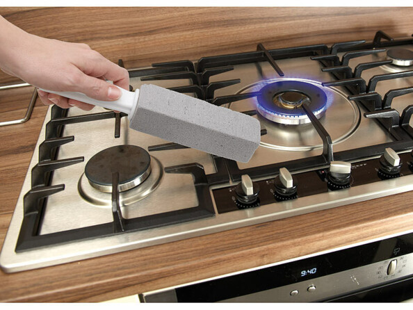 Mise en situation pierre ponce sur cuisinière gaz