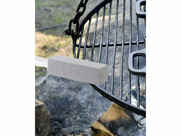 Mise en situation pierre ponce sur grille de barbecue