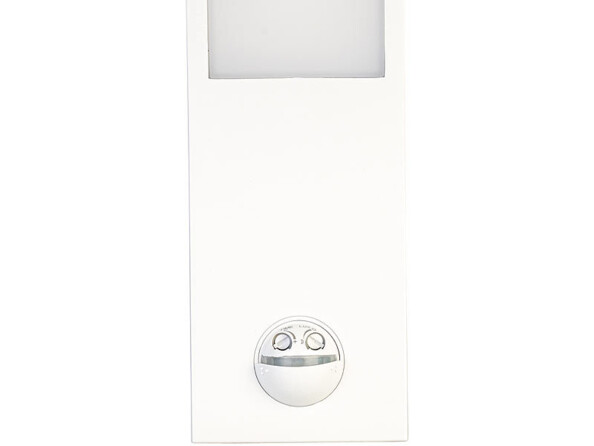 L’applique murale LED d’extérieur de la marque Lunartec éclaire l’entrée de votre maison ou de votre garage pour que vous et vos invités puissiez vous repérer dans le noir