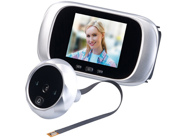 Très discrète, elle ressemble à un judas classique depuis l'extérieur