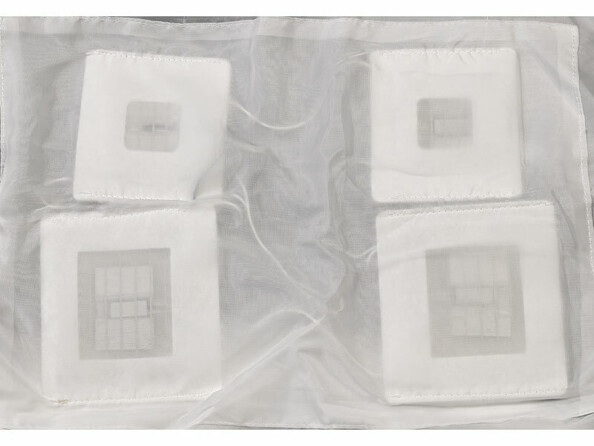 Zoom sur les 4 éléments chauffants infrarouges en graphène blanc situé dans la poche à fermeture à glissière à l'intérieur de la couverture