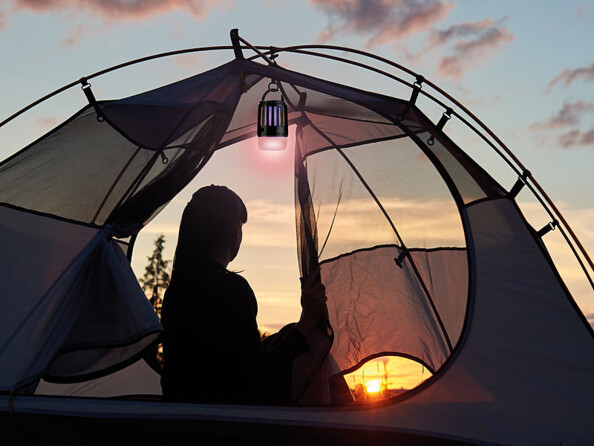 2 lanternes de camping et piège à insectes à UV IV-200
