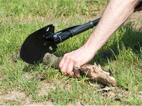 Pelle multifonction 12 en 1 en acier carbone