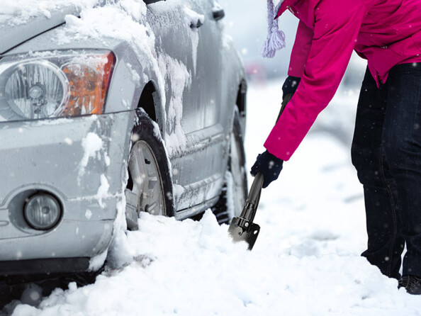 Pelle multifonction 12 en 1 en acier carbone