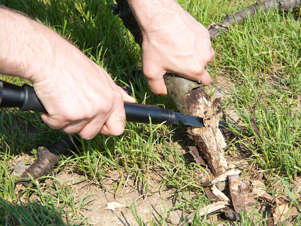 Pelle multifonction 12 en 1 en acier carbone