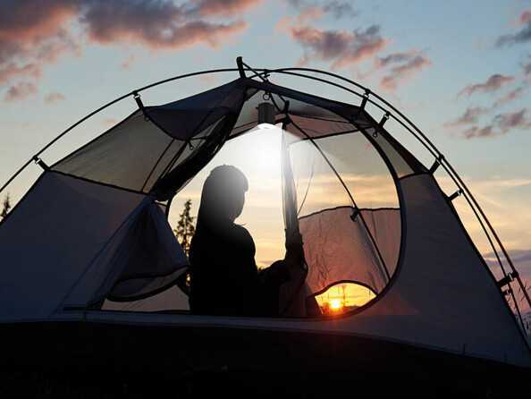 Pompe à air électrique gonfleur sans fil avec fonction batterie d'appoint et éclairage.