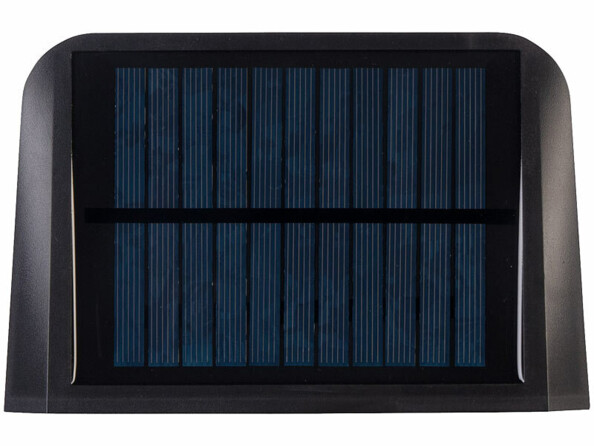 Panneau solaire intégré pour chargement autonome de la batterie